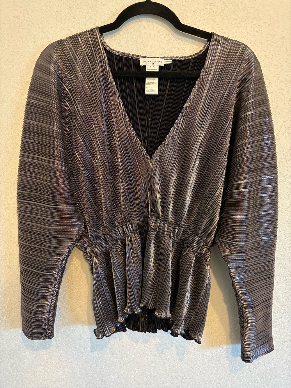 Good American Metallic Plissé Peplum Top Chrome Silver Pleated Blouse Size 1/2 - Picture 2 of 16